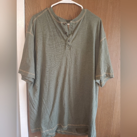 Other - Hobbs Creek Men's Green Tee